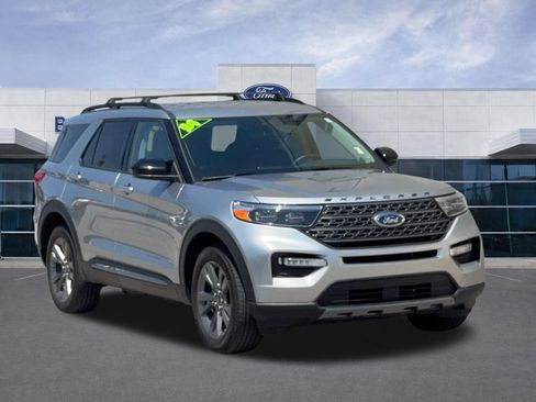 Used 2024 Ford Explorer XLT w/ Equipment Group 202A AWD/4WD image 2
