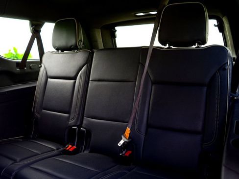Used 2023 GMC Yukon XL SLT w/ SLT Luxury Package AWD/4WD image 28