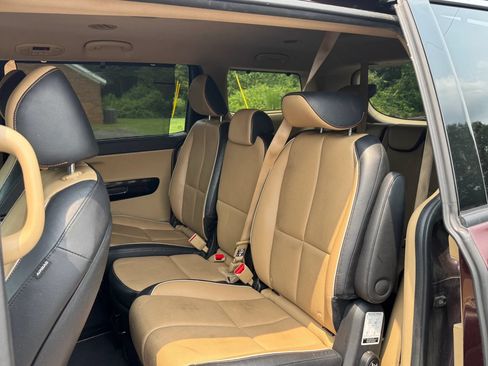 Used 2018 Kia Sedona EX FWD image 13