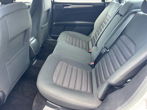 Used 2018 Ford Fusion SE FWD image 11