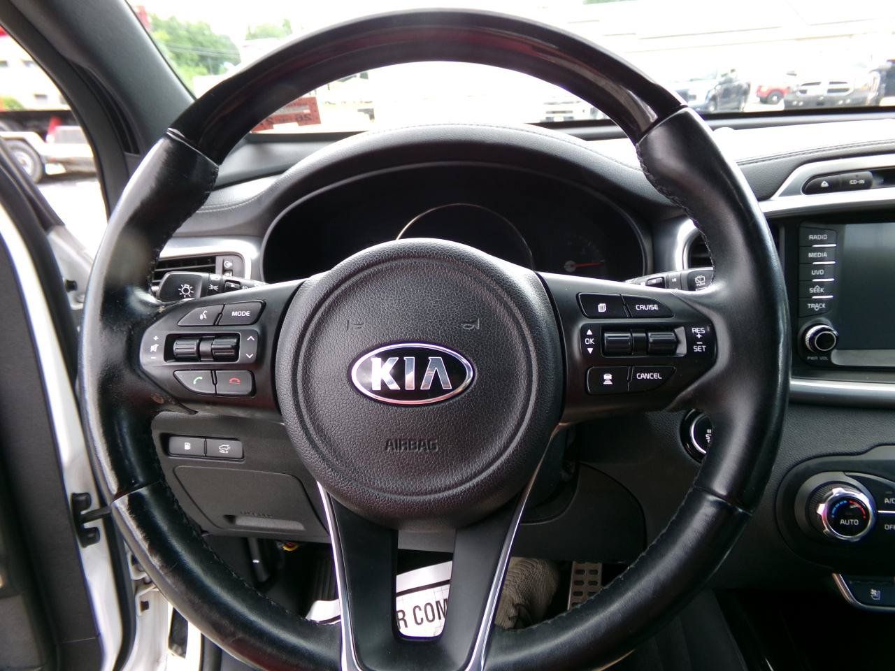 Used 2016 Kia Sorento SX w/ SXL Technology Package AWD/4WD image 12