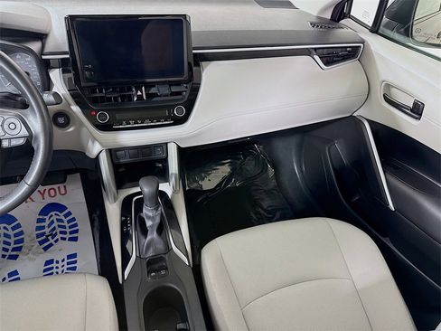 Certified 2024 Toyota Corolla Cross LE image 26