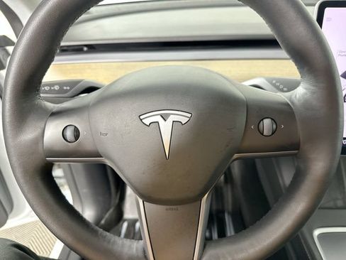 Used 2022 Tesla Model Y Long Range AWD/4WD image 19
