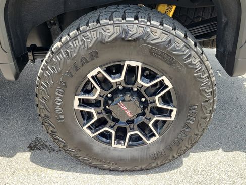 Used 2025 GMC Sierra 2500 AT4X AWD/4WD image 28