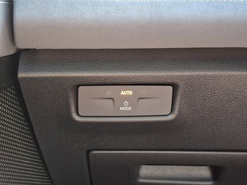 New 2026 Volkswagen Tiguan SE AWD/4WD image 16