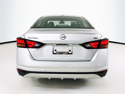 Used 2024 Nissan Altima 2.5 SV image 6