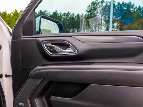 Used 2022 GMC Yukon AT4 AWD/4WD image 17