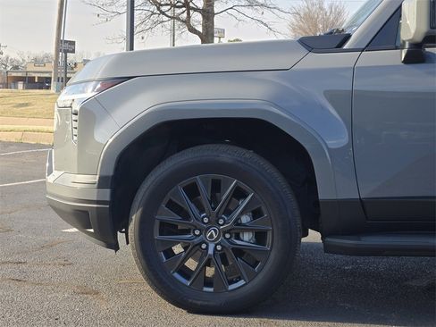 Used 2024 Lexus GX 550 w/ Cold Area Package image 8