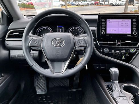 Used 2023 Toyota Camry SE image 6