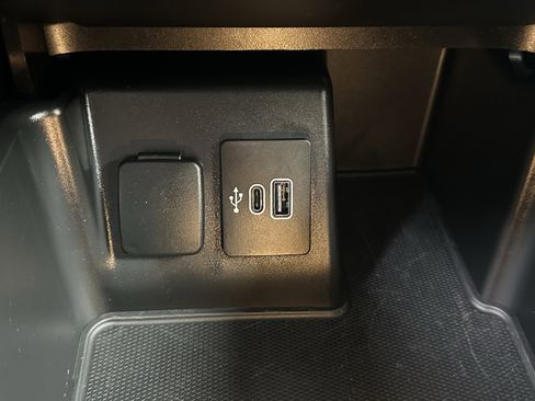 Used 2025 Ford Explorer ST-Line w/ Premium Package image 31