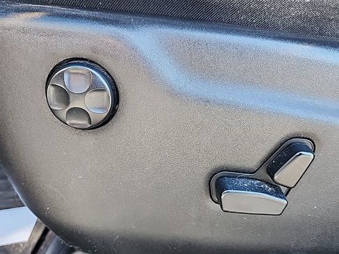 Used 2017 Jeep Grand Cherokee Limited image 32