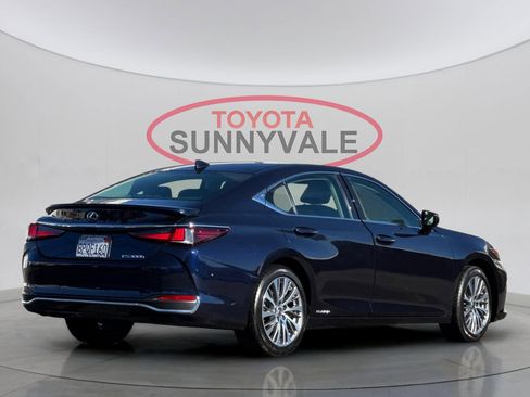 Used 2020 Lexus ES 300h w/ Premium Package image 3