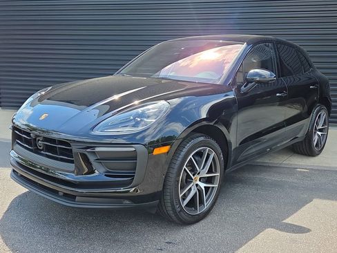 Certified 2026 Porsche Macan AWD/4WD image 1