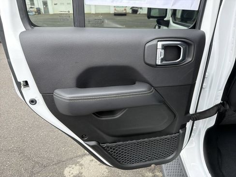 Used 2023 Jeep Wrangler Unlimited Sahara w/ Cold Weather Group AWD/4WD image 13