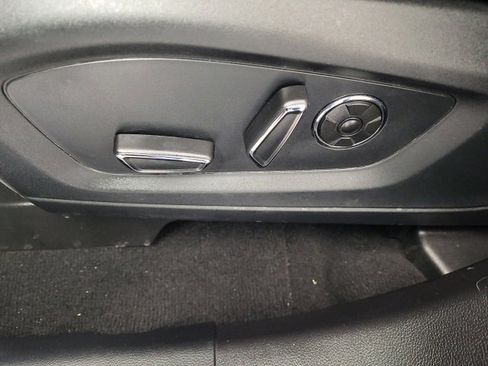 Used 2020 Ford Explorer Platinum w/ Premium Technology Package image 18