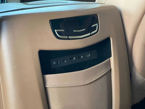 Used 2017 Cadillac Escalade ESV Platinum image 19