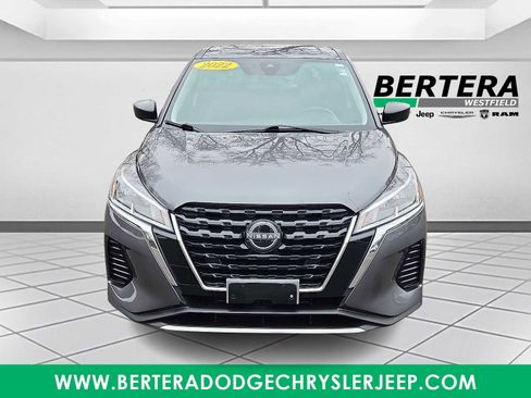 Used 2022 Nissan Kicks S image 2