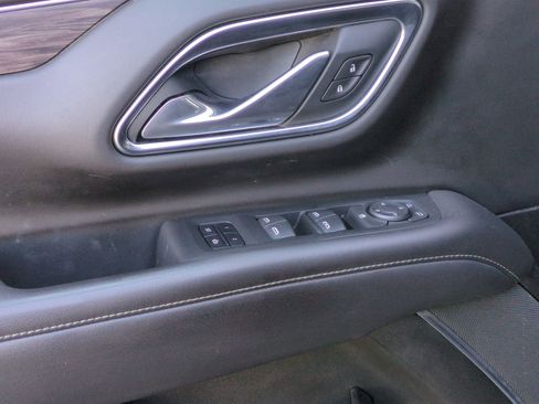 Used 2021 Chevrolet Suburban Z71 image 11