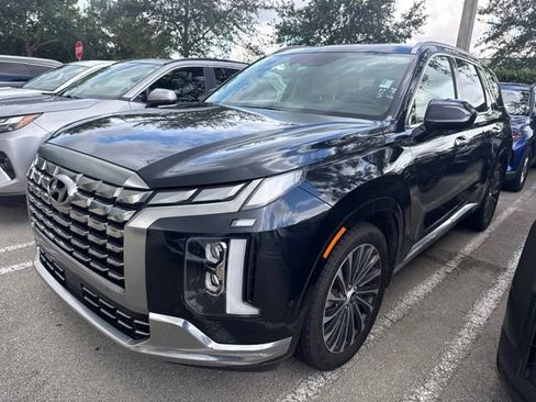 Used 2023 Hyundai Palisade Calligraphy FWD image 1