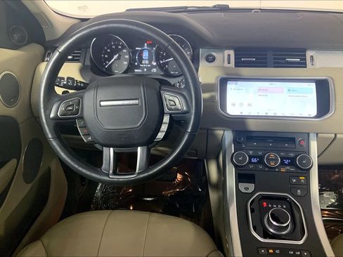 Used 2017 Land Rover Range Rover Evoque SE Premium image 5