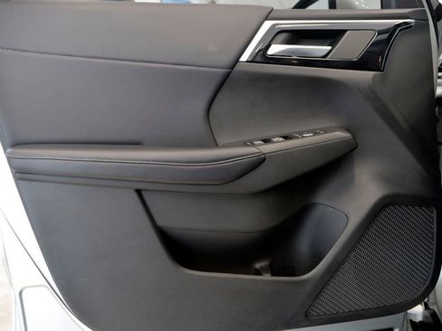 Used 2025 Mitsubishi Outlander SE image 14