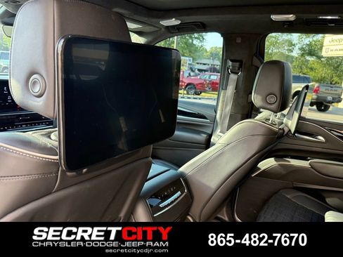 Used 2024 Cadillac Escalade ESV V image 15