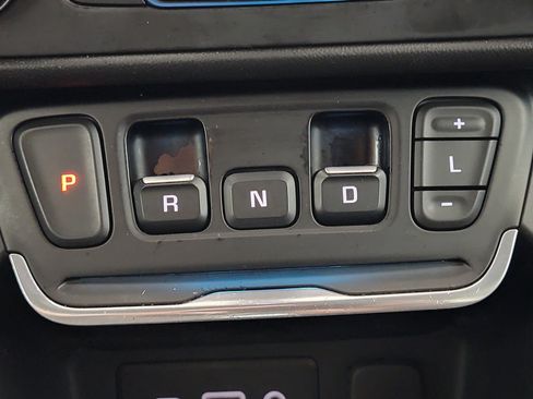 Used 2020 GMC Terrain SLE w/ Driver Convenience Package FWD image 18