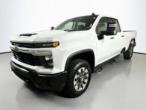 Used 2024 Chevrolet Silverado 2500 Custom RWD image 3