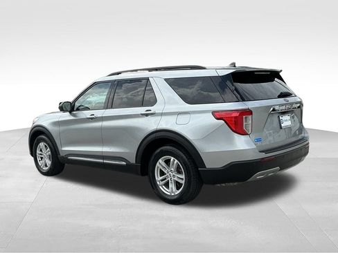 Used 2023 Ford Explorer XLT w/ Equipment Group 202A RWD image 7