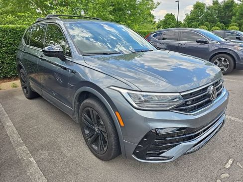Used 2023 Volkswagen Tiguan SE R-Line FWD image 2