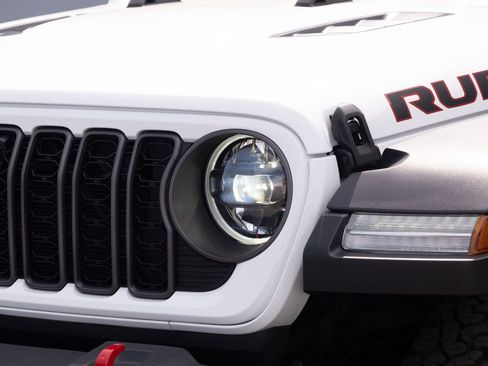 Used 2024 Jeep Wrangler Unlimited Rubicon w/ Technology Group AWD/4WD image 17