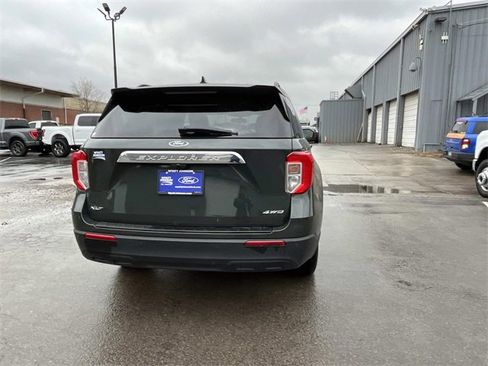 Used 2023 Ford Explorer XLT image 4