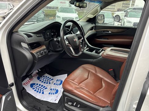 Used 2018 Cadillac Escalade Luxury image 23
