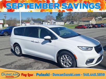 Used 2023 Chrysler Pacifica Touring-L