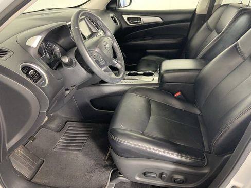 Used 2019 Nissan Pathfinder SL image 16