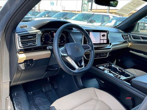 Used 2024 Volkswagen Atlas Cross Sport SE FWD image 17