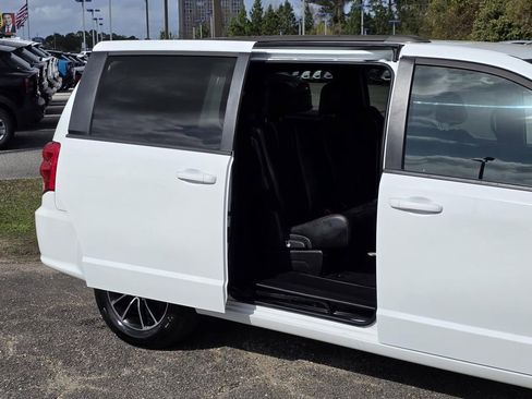 Used 2019 Dodge Grand Caravan GT image 15