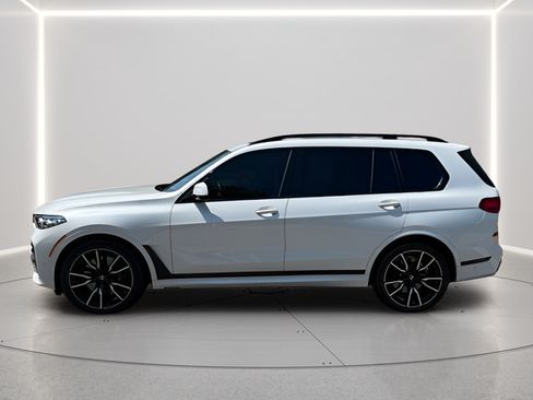 Used 2022 BMW X7 xDrive40i w/ M Sport Package AWD/4WD image 2