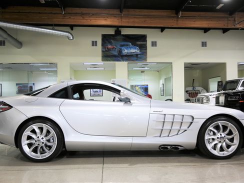 Used 2006 Mercedes-Benz SLR image 2