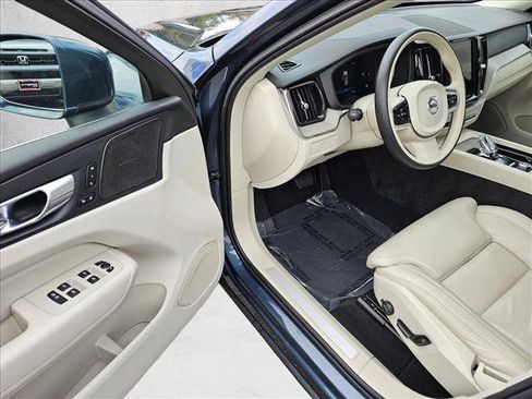 Used 2023 Volvo XC60 B5 Ultimate image 14
