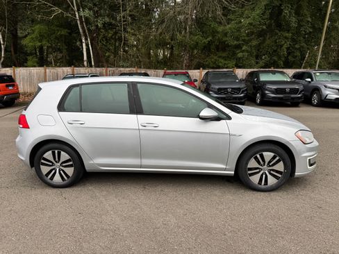 Used 2016 Volkswagen e-Golf SE w/ DC Fast Charging Package image 8