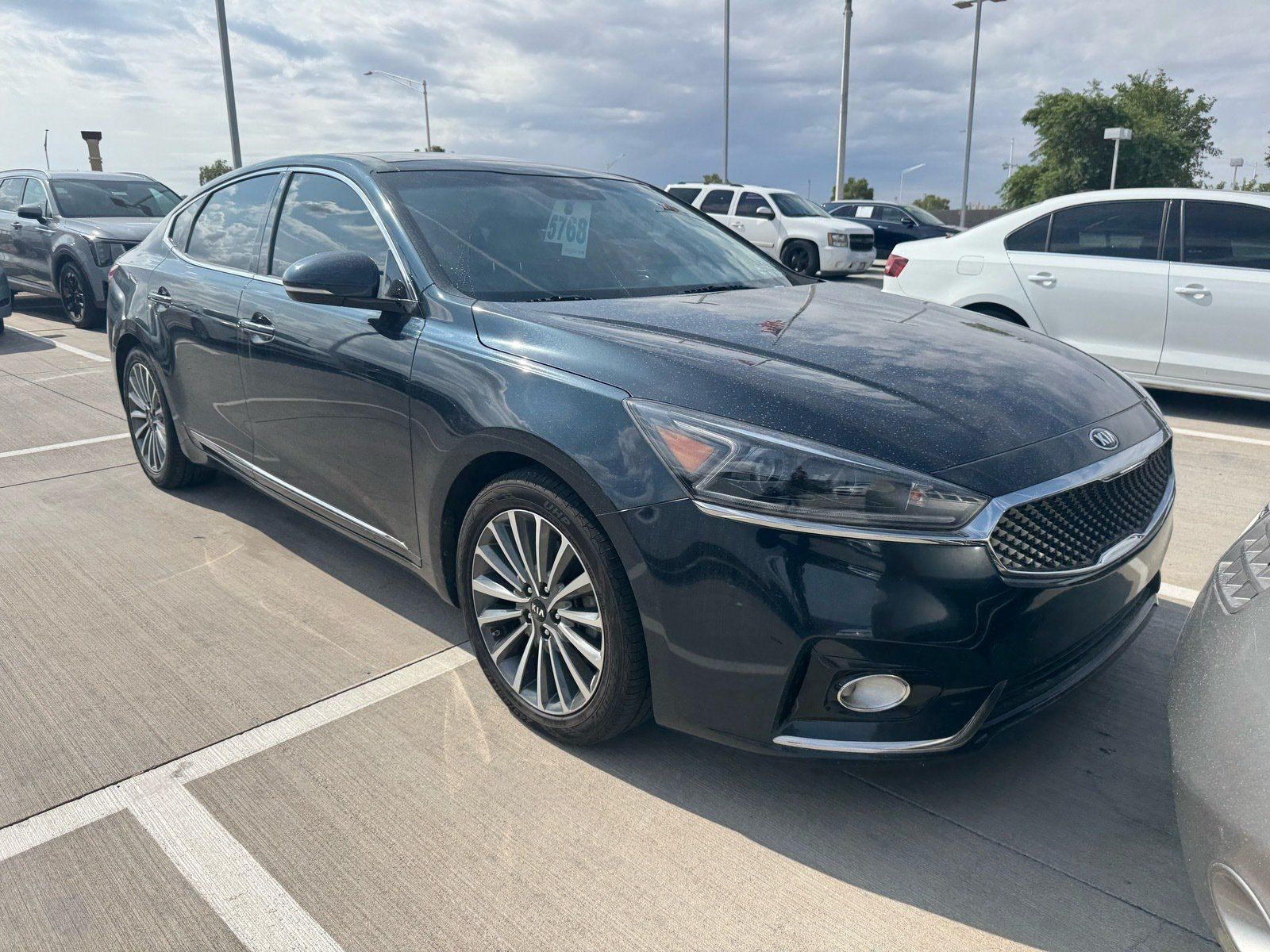 Used 2017 Kia Cadenza Premium w/ Luxury Package FWD image 5