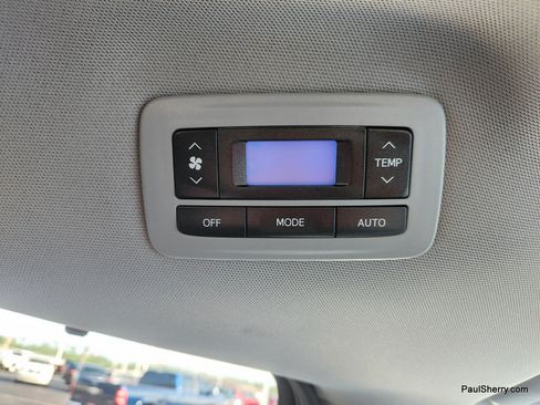 Used 2020 Toyota Sienna LE FWD image 32