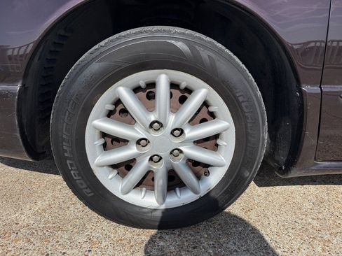 Used 2004 Chrysler Concorde LX image 17