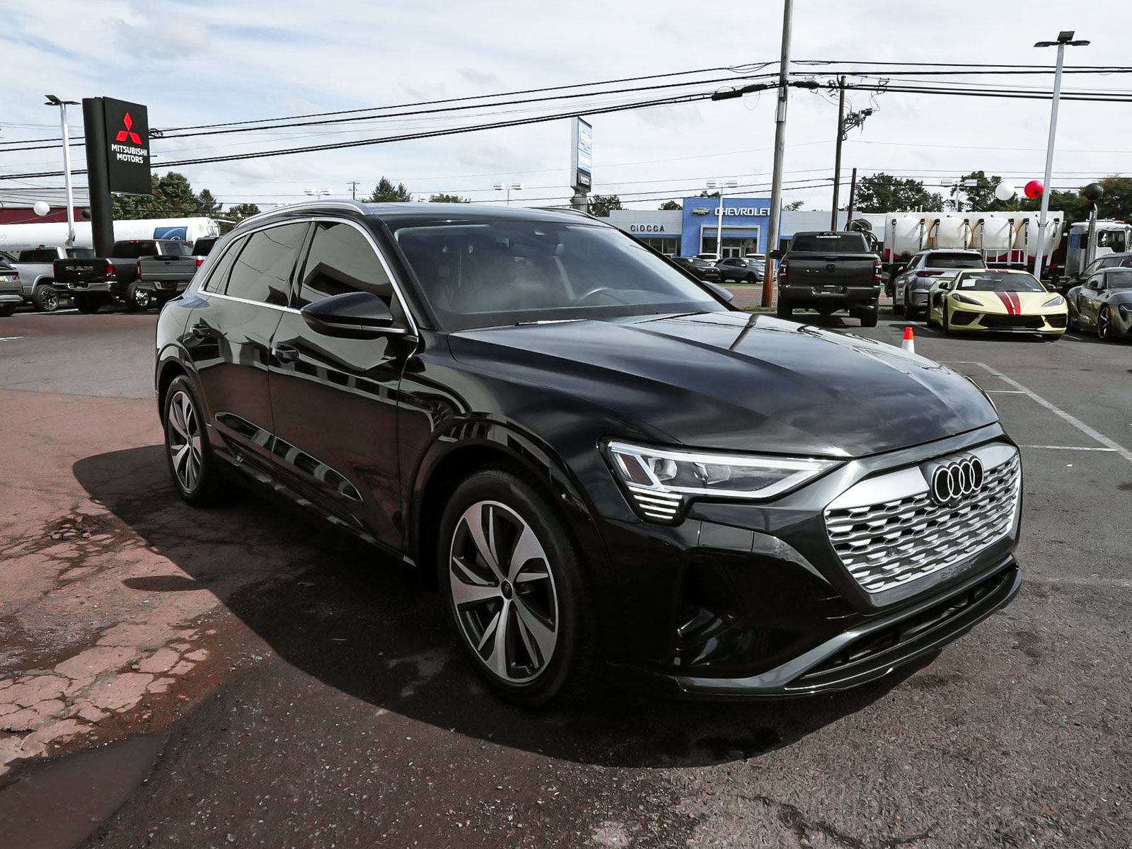 Used 2024 Audi Q8 e-tron Premium AWD/4WD image 3