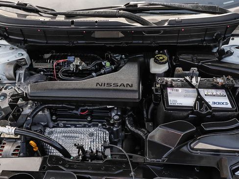 Used 2017 Nissan Rogue SV FWD image 34