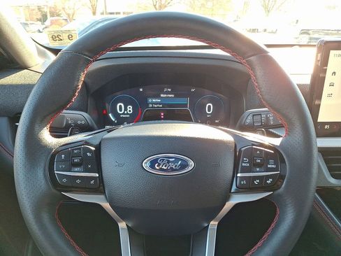 Used 2025 Ford Explorer ST image 19