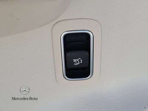 Used 2023 Mercedes-Benz GLA 250 w/ Premium Package image 21