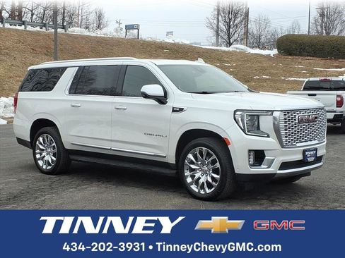 Used 2024 GMC Yukon XL Denali w/ Advanced Technology Package image 1