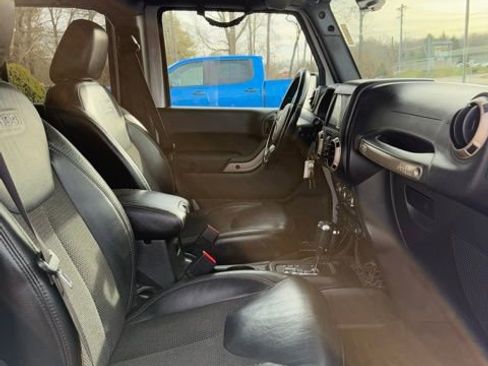 Used 2017 Jeep Wrangler Unlimited Sahara image 16